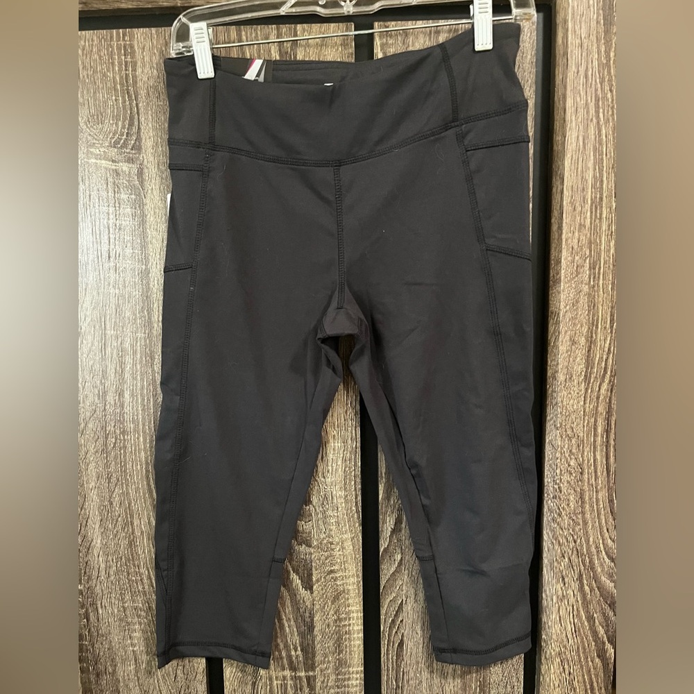 NWT~Marika Tek Grey Capri Leggings with Zip pocket. Sz- M